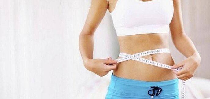 Het meisje verloor 3 kg in een week met behulp van dieet en lichaamsbeweging