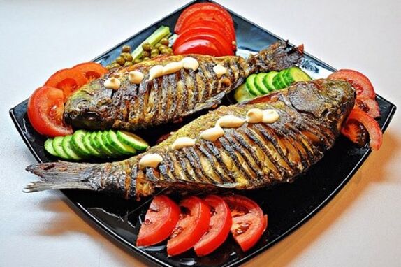 Als je het Japanse dieet volgt, kun je vis koken die is gebakken met groenten